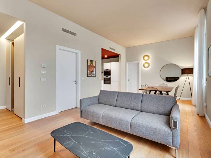 Appartamento quadrilocale in affitto in Via Trincea delle Frasche, Corso San Gottardo, Milano