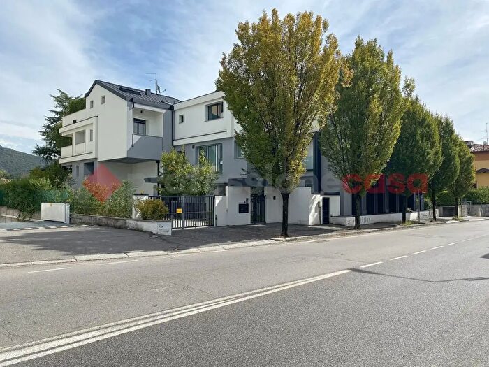 Appartamento bilocale in vendita in Via Pietro Ruggeri da Stabello, Bergamo