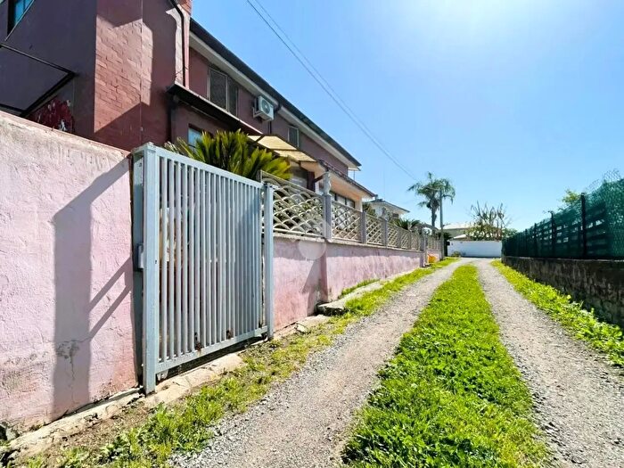 Casa quadrilocale in vendita in Via Archimede, Cisterna Di Latina