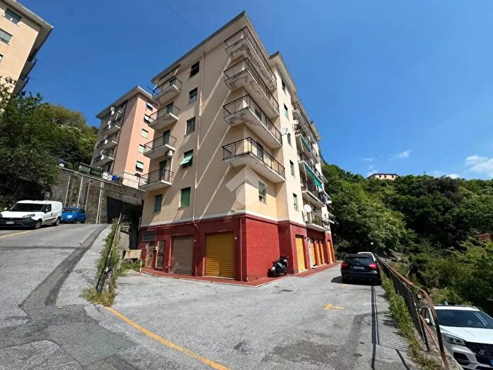 Appartamento quadrilocale in vendita in Salita Brasile, Genova