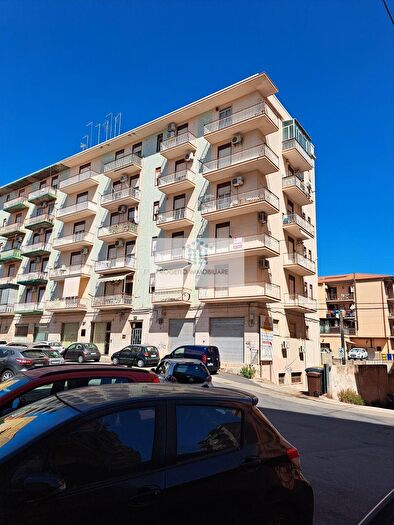 Appartamento trilocale in vendita in Via Raffaello, Siracusa