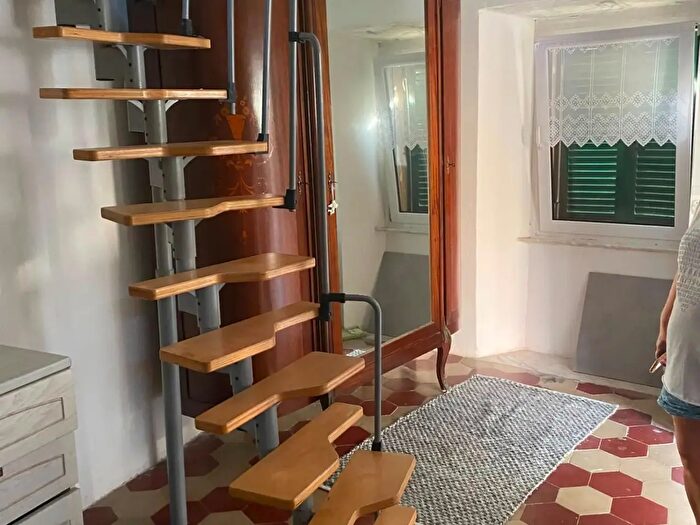 Casa quadrilocale in vendita in Massa