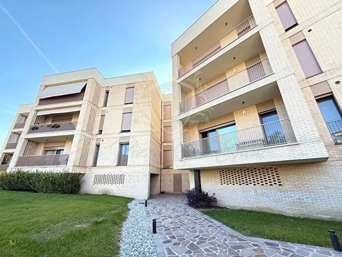 Appartamento trilocale in vendita in Via Pietro Ferrabini, Lodi