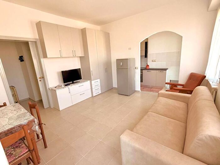 Appartamento monolocale in affitto in Piazza Martiri della Libertà, Oltreletimbro Santa Rita, Savona