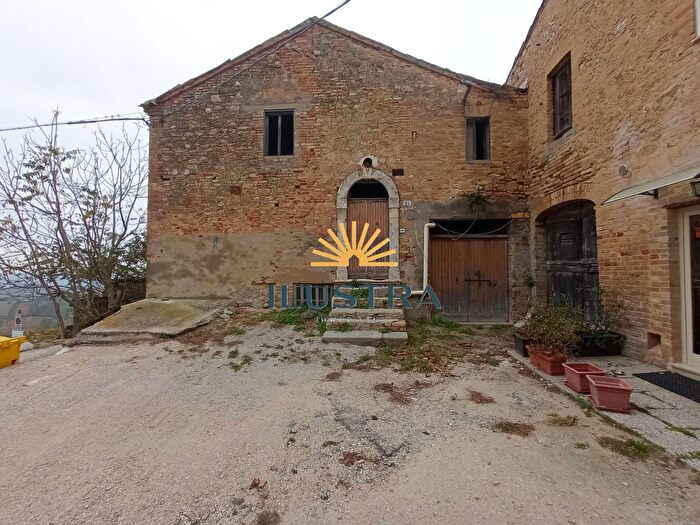 Casa con 7 locali in vendita in Contrada Abbadetta, Acquaviva Picena