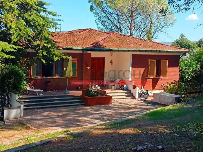 Casa con 10 locali in vendita in Via del Poderino, Collesalvetti