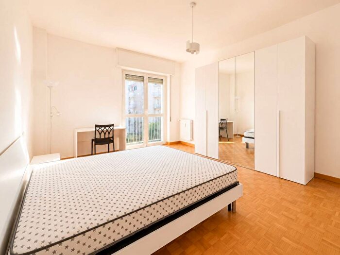 Appartamento quadrilocale in affitto in Via Andrea Maffei, Montenero, Milano