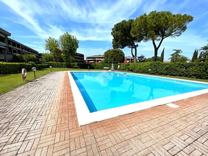 Appartamento bilocale in vendita in Via Papa Giovanni XXIII, Desenzano Del Garda