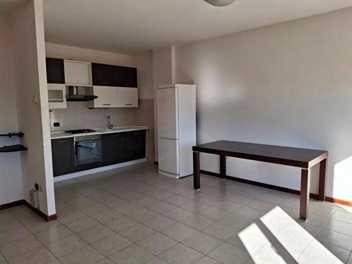 Appartamento trilocale in affitto in Capraia E Limite