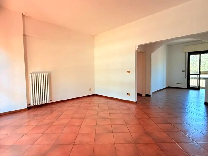 Appartamento con 6 locali in vendita in Uzzano