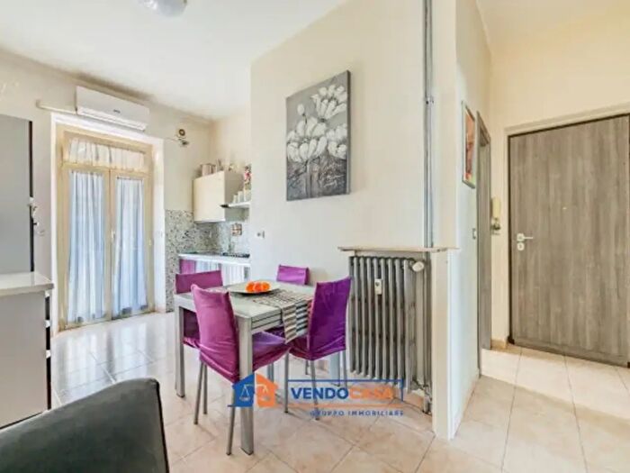 Appartamento trilocale in vendita in Via Genola, Torino