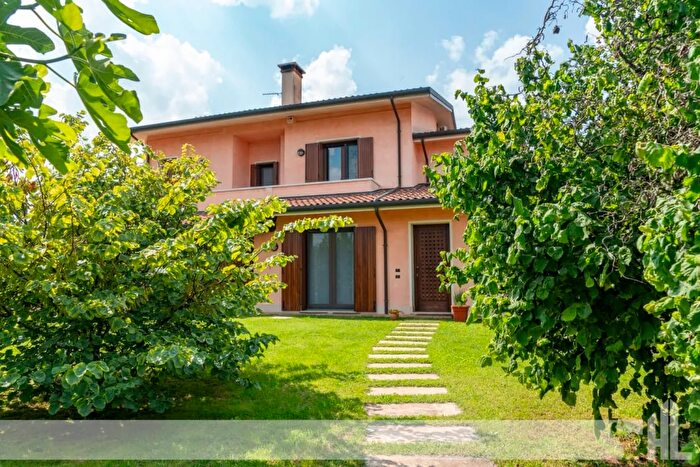Casa con 10 locali in vendita in Ponzano Veneto