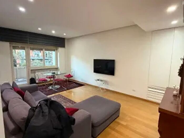 Appartamento trilocale in vendita in Via Angelo Emo, Roma