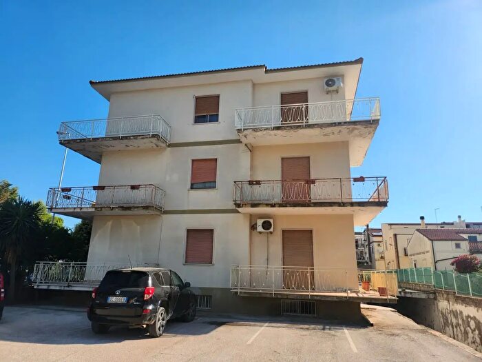 Appartamento quadrilocale in vendita in Carabiniere a Lombardi, Serracapriola