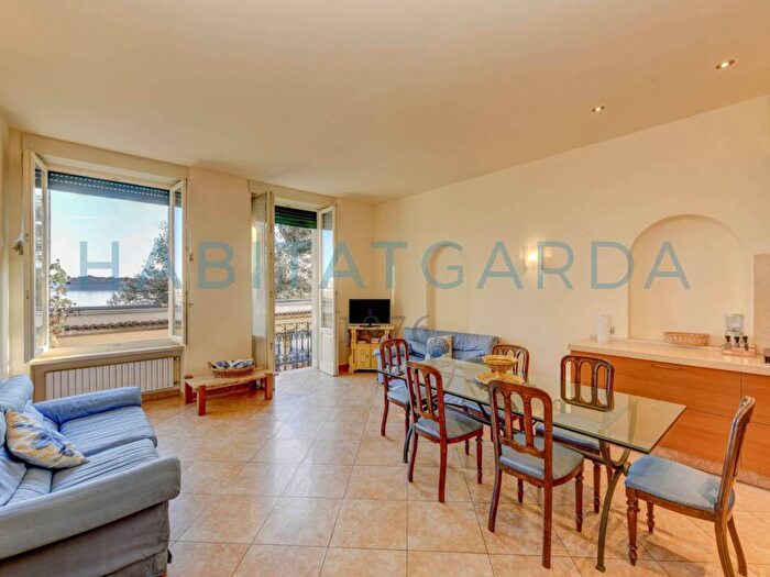 Appartamento bilocale in affitto in Corso Zanardelli, Centro, Gardone Riviera