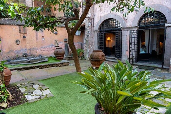 Appartamento con 5 locali in affitto in Piazza della Gensola, Trastevere, Roma