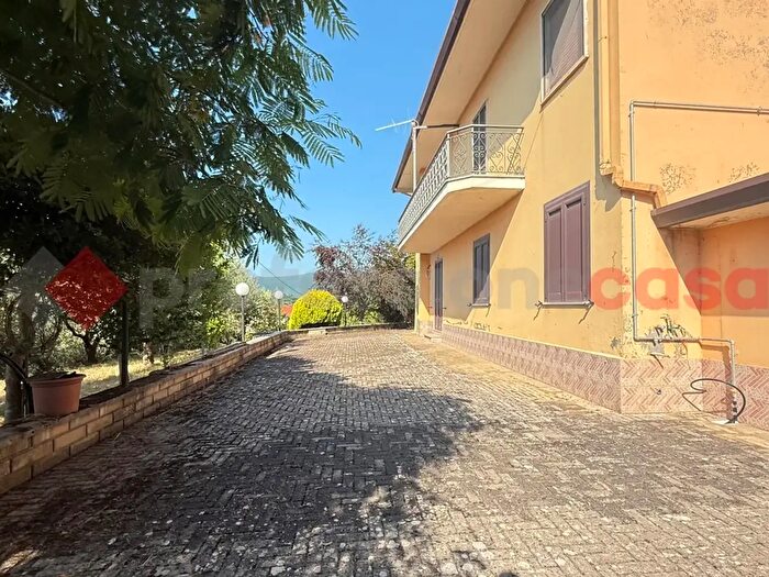 Appartamento trilocale in vendita in Via San Benedetto, Torre Cajetani