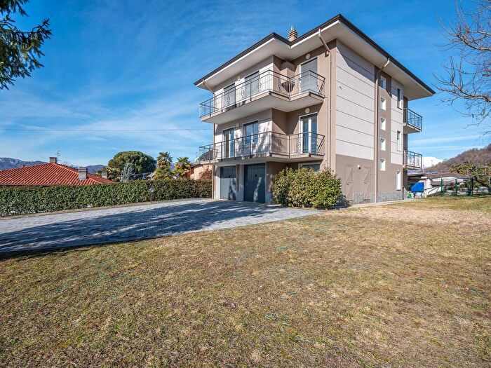 Appartamento quadrilocale in affitto in Centro, Armeno