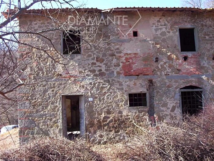 Casa con 10 locali in vendita in Figline e Incisa Valdarno