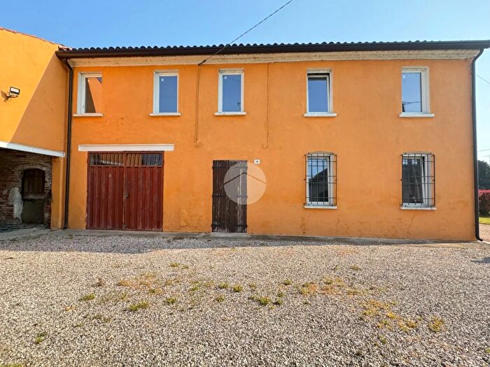 Casa trilocale in vendita in Via Senga, Marcaria