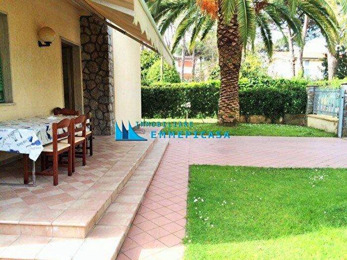 Casa con 5 locali in affitto in Cinquale, Montignoso