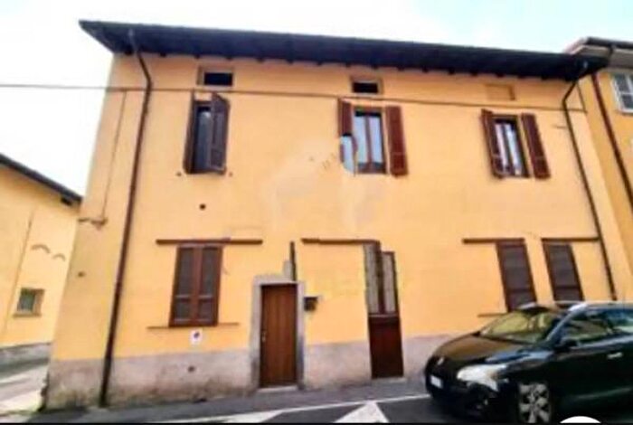 Appartamento trilocale in vendita in Via Principe Amedeo, Castiglione DAdda