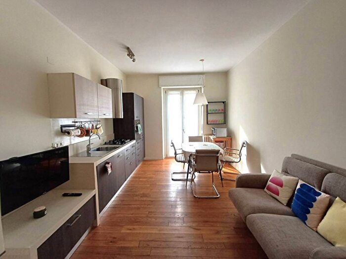 Appartamento trilocale in affitto in Via Negroli, Argonne Corsica, Milano