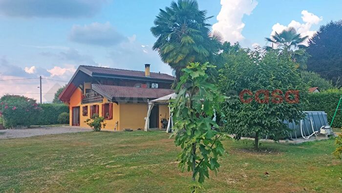 Casa quadrilocale in vendita in Via Fasana, Borgomanero