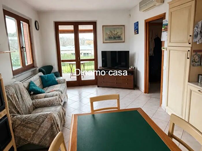 Appartamento trilocale in vendita in Via del Mandorlo, Prato