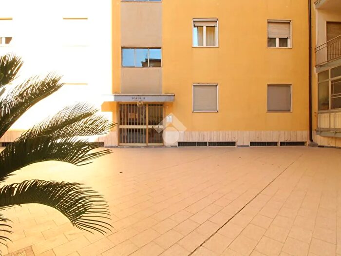 Appartamento trilocale in vendita in Via Fratelli Correra, Caserta