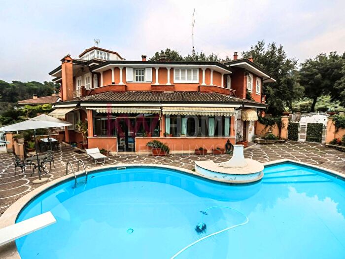 Casa con 5 locali in vendita in Viale Ercole Consalvi, Frascati