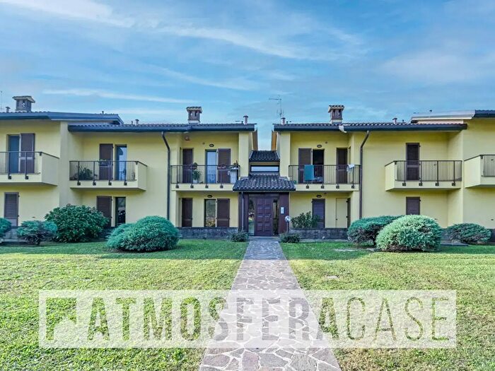 Appartamento trilocale in vendita in Via Aldo Moro, Pontida
