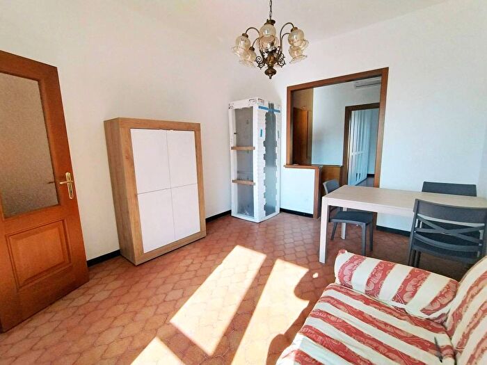 Appartamento trilocale in affitto in Via Arcivescovo Romilli, Corvetto, Milano