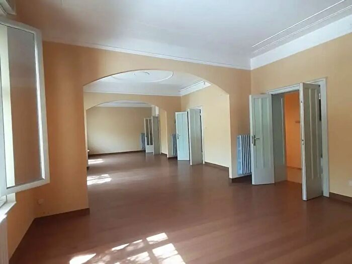 Appartamento con 7 locali in vendita in Via Bonasi, Modena