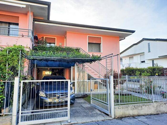 Appartamento con 5 locali in vendita in Via Domenico Sampieri, Adria