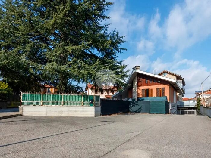 Casa con 6 locali in vendita in Via Roaschia, Chieri