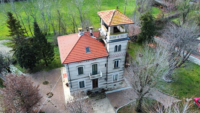 Casa con 7 locali in vendita in Strada SantAndrea Ricchiardo Sommariva del Bosco Cuneo Piemonte Italia, Sommariva Del Bosco