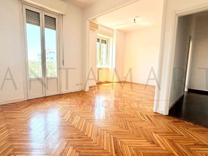 Appartamento quadrilocale in affitto in Viale Gabriele D'Annunzio, Ticinese, Milano