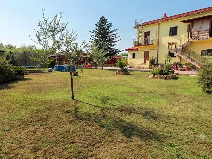 Appartamento trilocale in vendita in Via Lago di Como, Nettuno