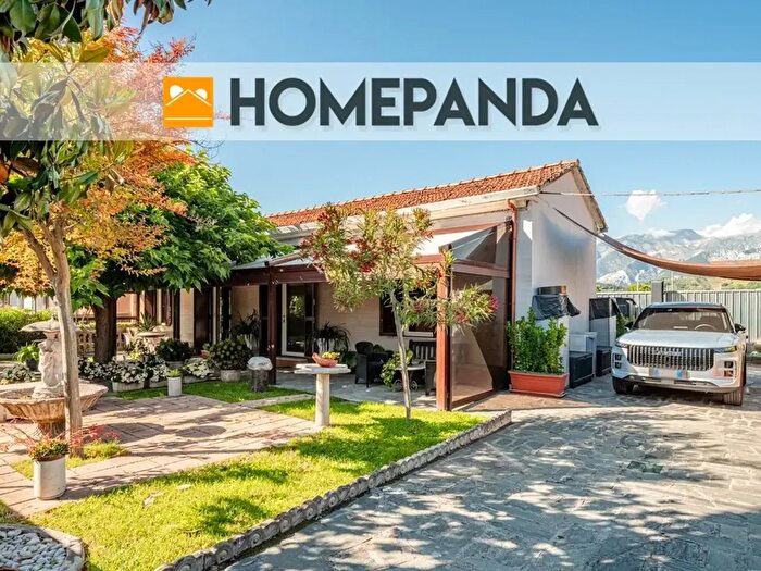 Casa con 5 locali in vendita in Via Provinciale AvenzaMassa, Carrara