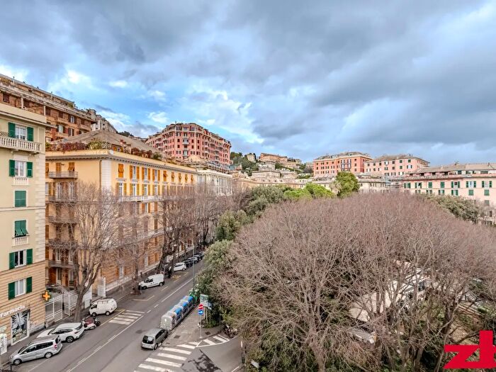 Appartamento con 13 locali in vendita in Corso Magenta, Genova