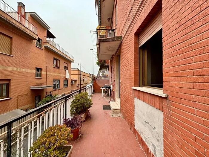 Appartamento trilocale in vendita in Via degli Anguissola, Roma