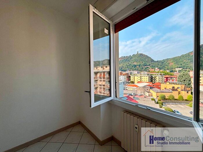 Appartamento trilocale in affitto in Borghi, Como