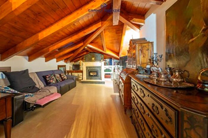 Appartamento con 5 locali in vendita in Strada Battibue, Parma