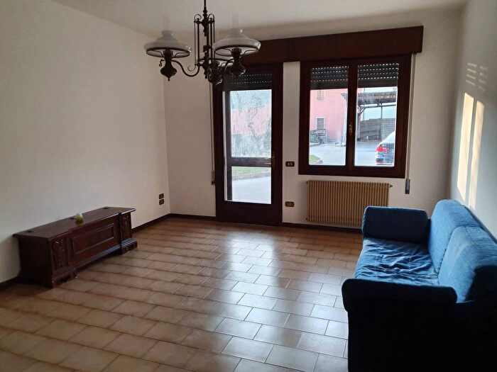 Appartamento trilocale in affitto in Aggregato Scalchi, Rosà