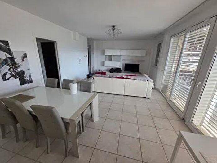 Appartamento trilocale in affitto in Via Luigi Sbarra SNC, Centro, Luino