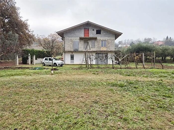 Casa con 12 locali in vendita in Cugnoli
