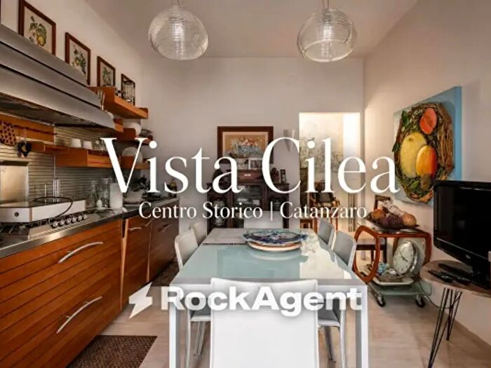 Appartamento trilocale in vendita in Via Francesco Cilea, Catanzaro