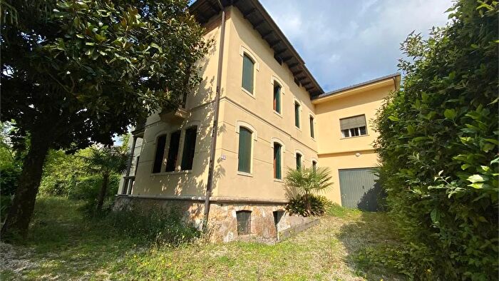 Casa con 13 locali in vendita in Valdobbiadene Vicolo Piave, Montebelluna