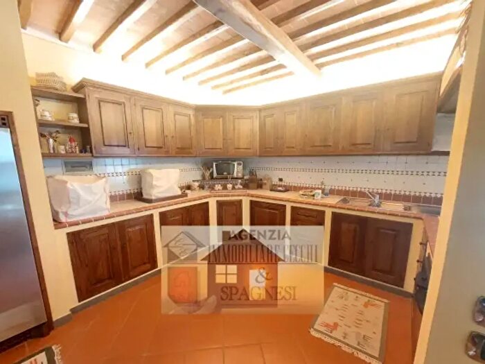 Appartamento con 6 locali in vendita in Via La Serra, Carmignano